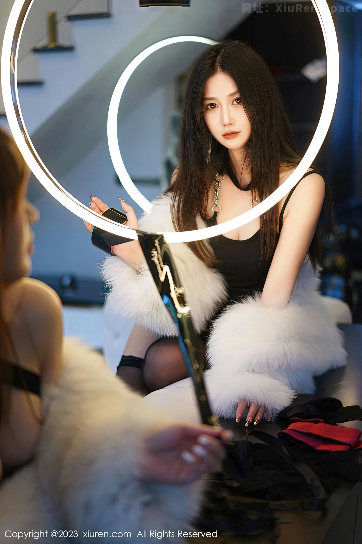 图片[4]-[XiuRen秀人网]2023.01.18 VOL.6152 米娜Mnal 黑色吊带连衣裙加黑丝美腿性感私房写真集-秀人网官方网站